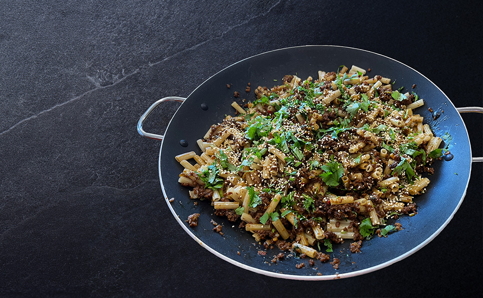 Pasta med formbar färs, ingefära & chili